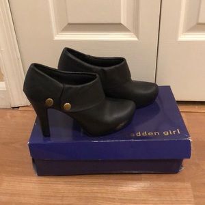 Black madden girl ankle booties